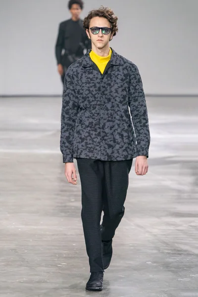 Look 4
